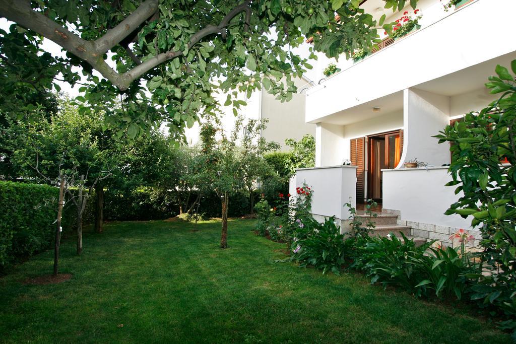 Apartment Nerina Porec Esterno foto