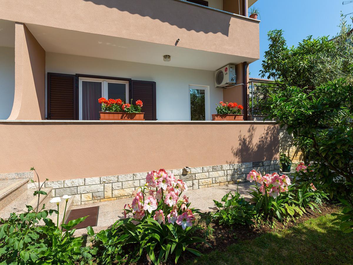 Apartment Nerina Porec Esterno foto